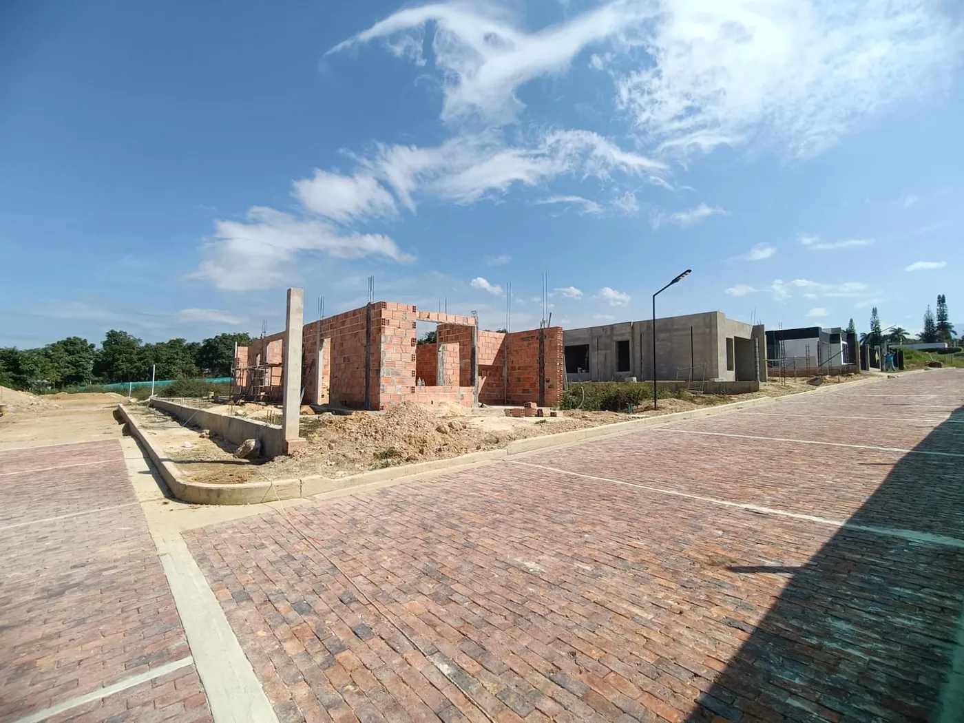 Adoquinado de vías en obra